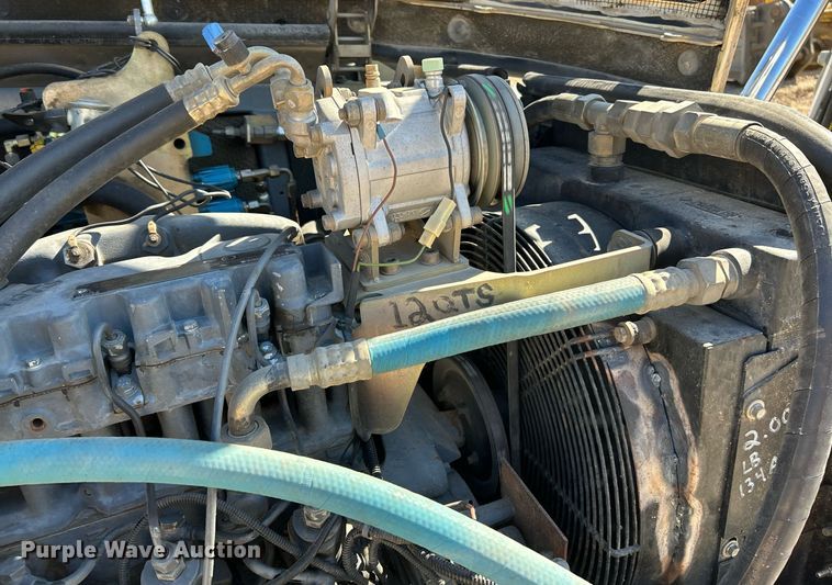 image for item NR9027 2005 Bobcat 442C  mini excavator