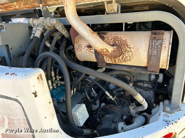 image for item NR9027 2005 Bobcat 442C  mini excavator