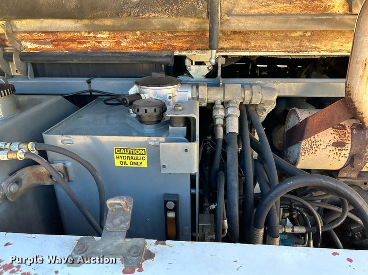 image for item NR9027 2005 Bobcat 442C  mini excavator