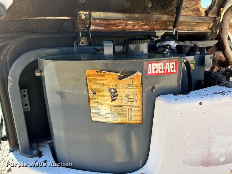 image for item NR9027 2005 Bobcat 442C  mini excavator