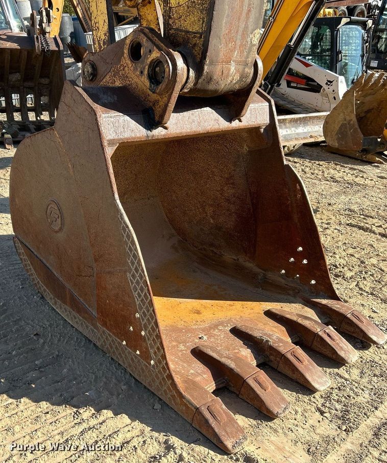 image for item NR9028 2000 New Holland EC600  excavator