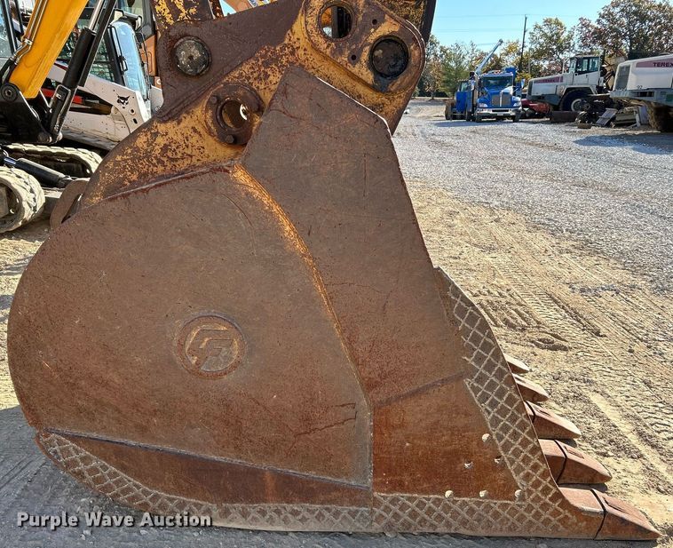 image for item NR9028 2000 New Holland EC600  excavator