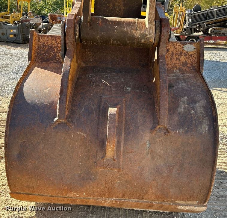 image for item NR9028 2000 New Holland EC600  excavator