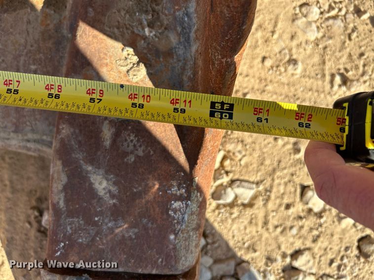 image for item NR9028 2000 New Holland EC600  excavator