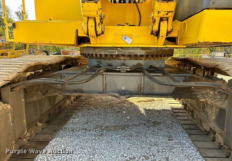 image for item NR9028 2000 New Holland EC600  excavator