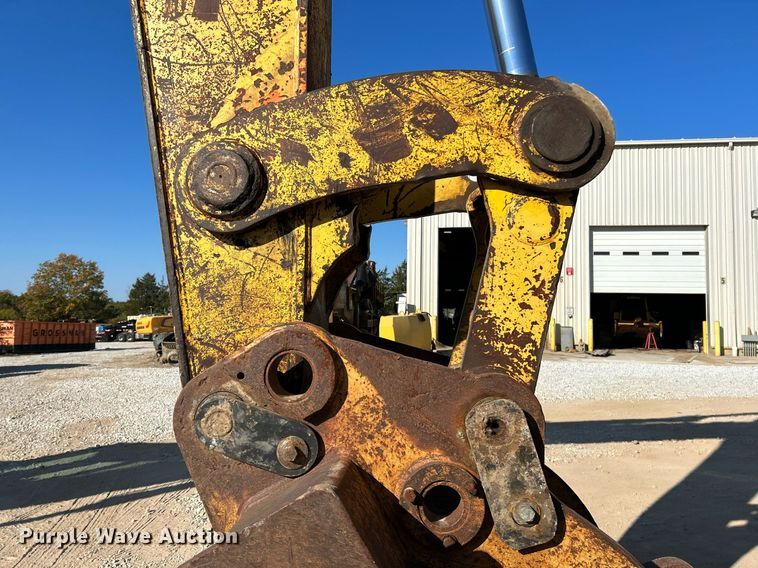 image for item NR9028 2000 New Holland EC600  excavator