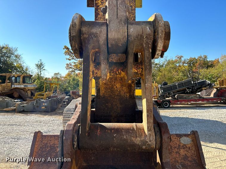 image for item NR9028 2000 New Holland EC600  excavator