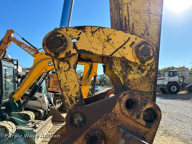 image for item NR9028 2000 New Holland EC600  excavator
