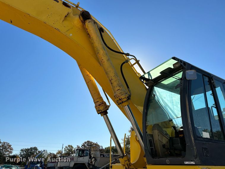 image for item NR9028 2000 New Holland EC600  excavator