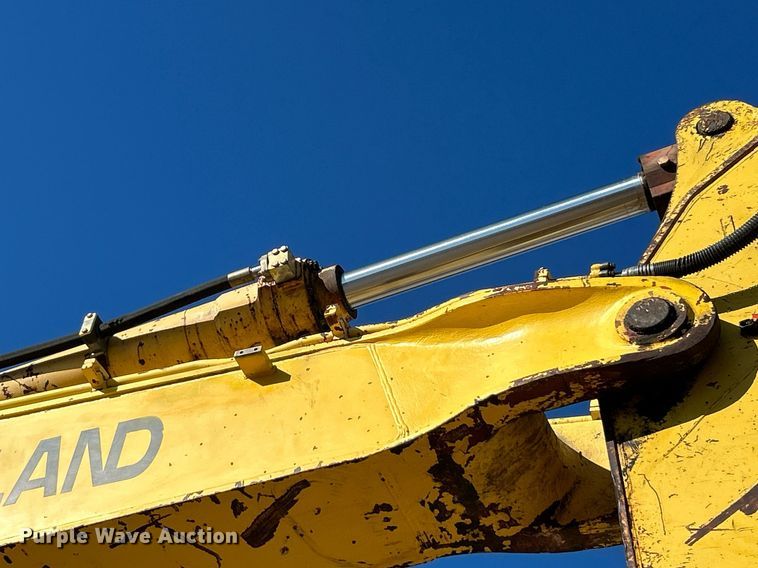 image for item NR9028 2000 New Holland EC600  excavator