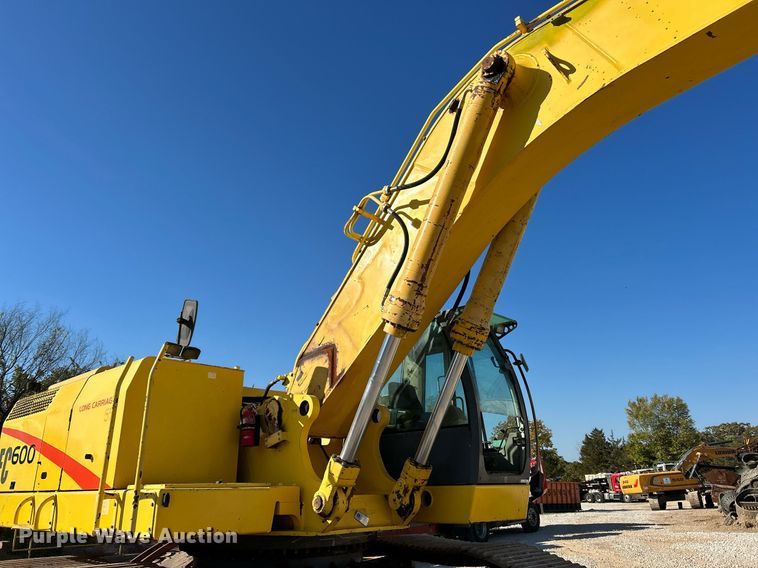 image for item NR9028 2000 New Holland EC600  excavator