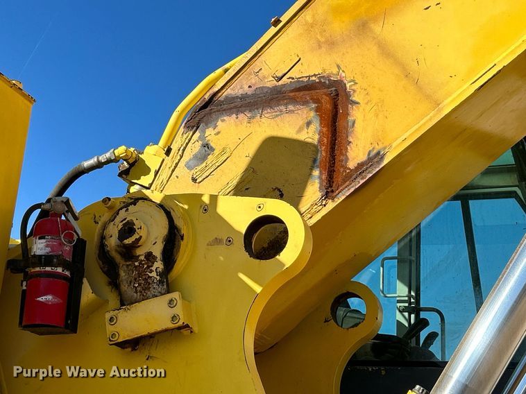 image for item NR9028 2000 New Holland EC600  excavator