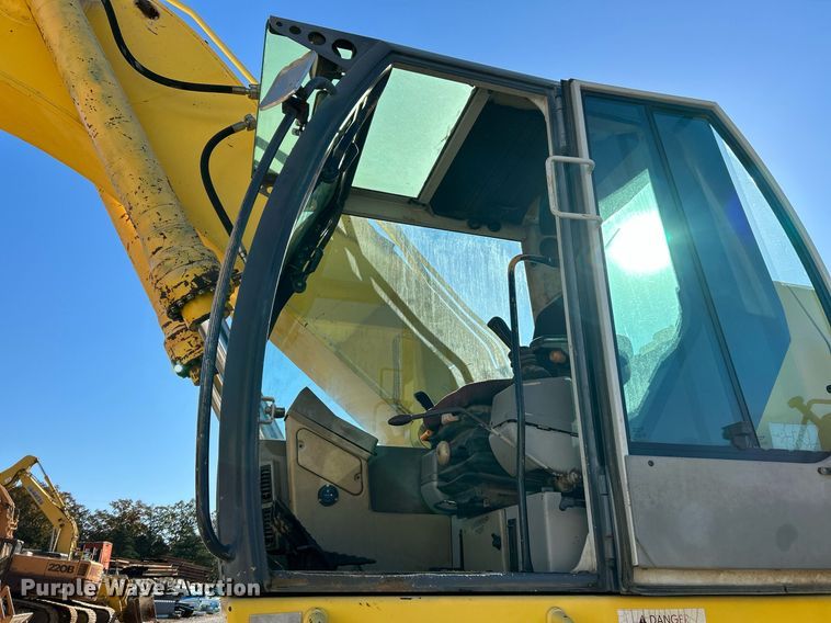 image for item NR9028 2000 New Holland EC600  excavator