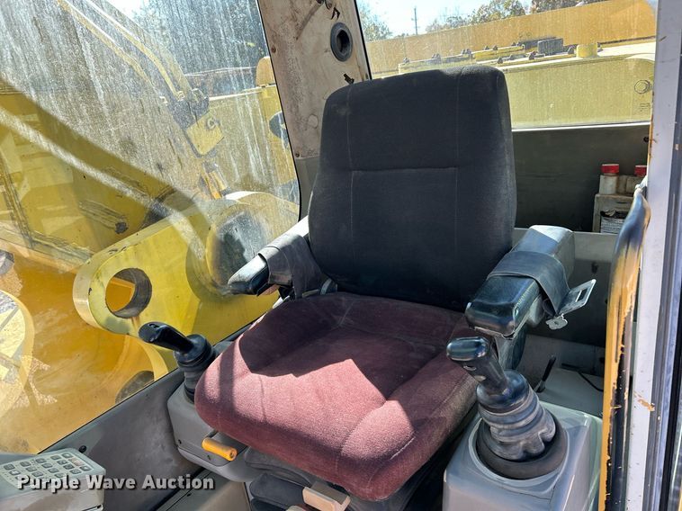 image for item NR9028 2000 New Holland EC600  excavator