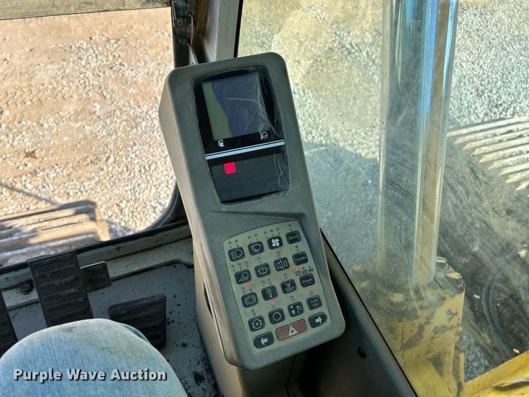 image for item NR9028 2000 New Holland EC600  excavator