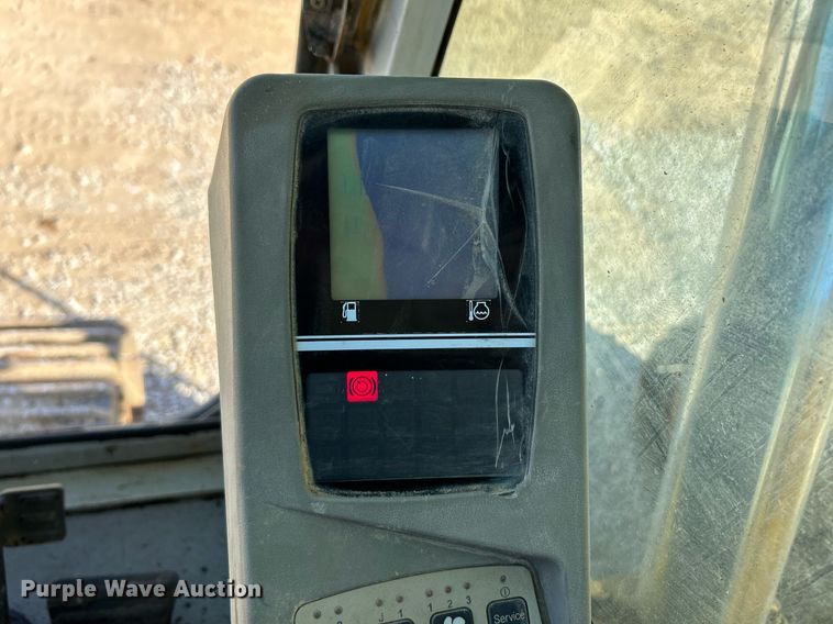 image for item NR9028 2000 New Holland EC600  excavator