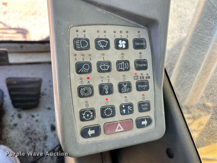 image for item NR9028 2000 New Holland EC600  excavator