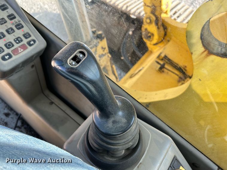 image for item NR9028 2000 New Holland EC600  excavator