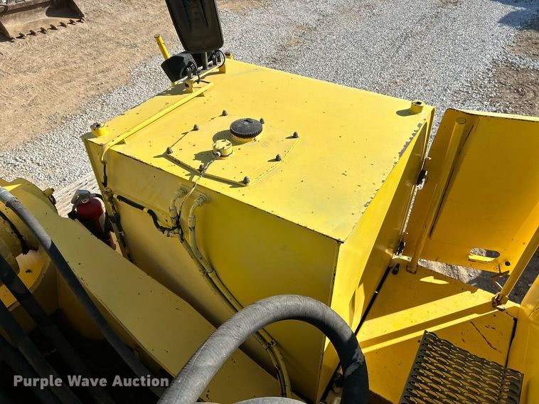 image for item NR9028 2000 New Holland EC600  excavator