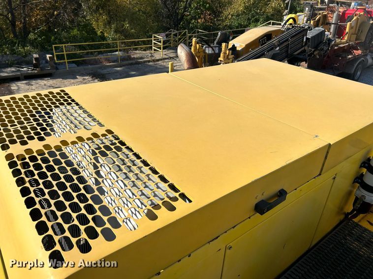 image for item NR9028 2000 New Holland EC600  excavator