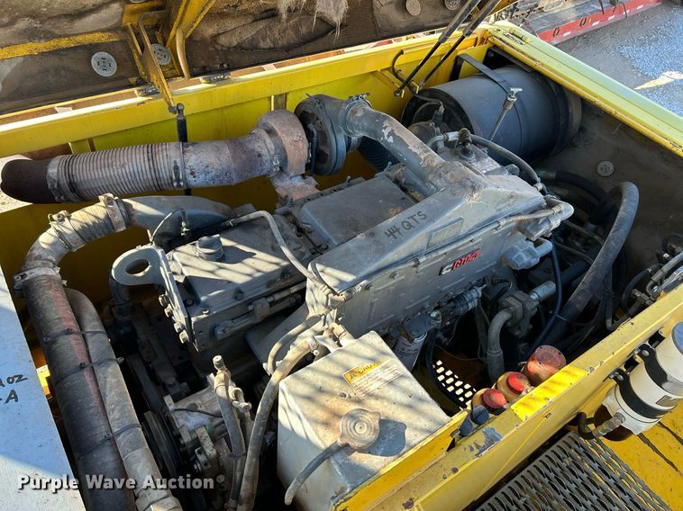 image for item NR9028 2000 New Holland EC600  excavator