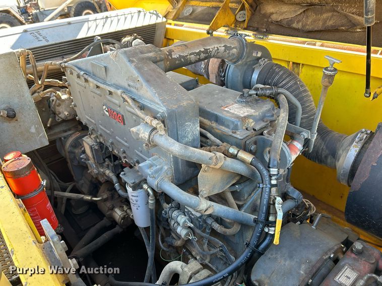 image for item NR9028 2000 New Holland EC600  excavator