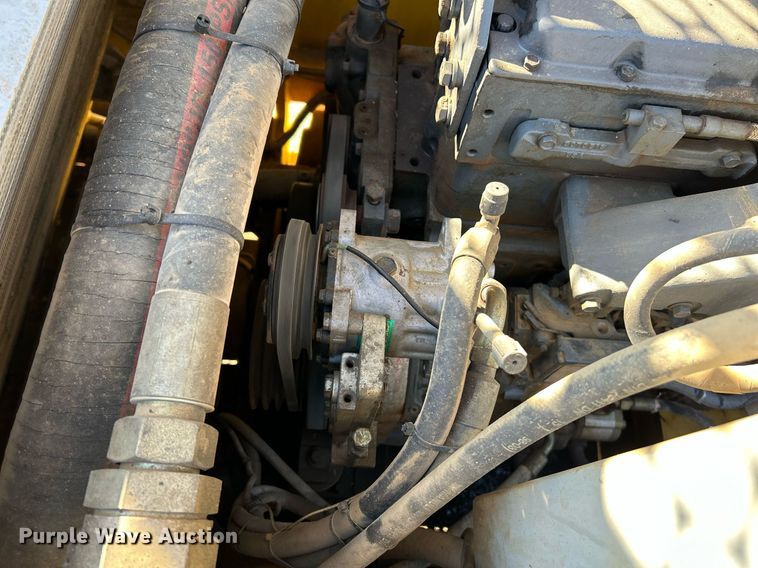 image for item NR9028 2000 New Holland EC600  excavator