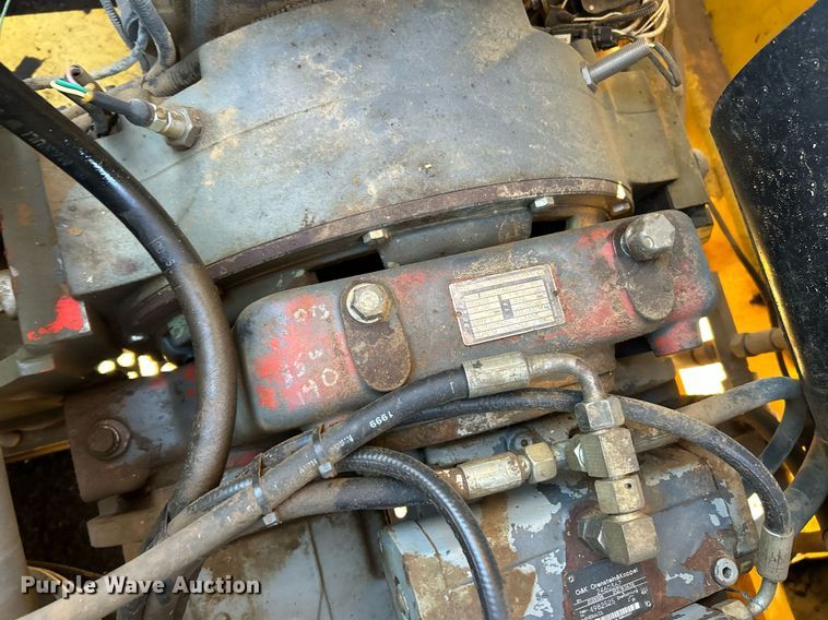 image for item NR9028 2000 New Holland EC600  excavator