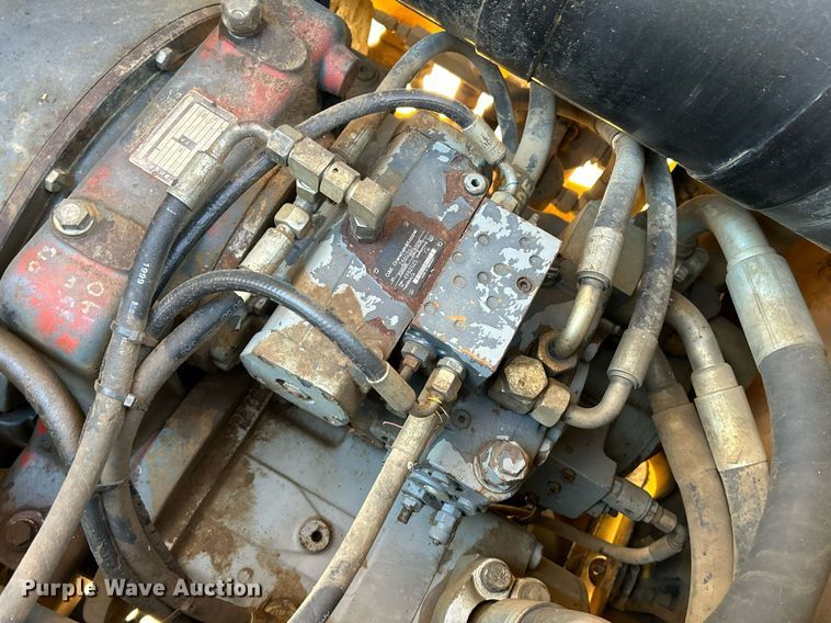 image for item NR9028 2000 New Holland EC600  excavator