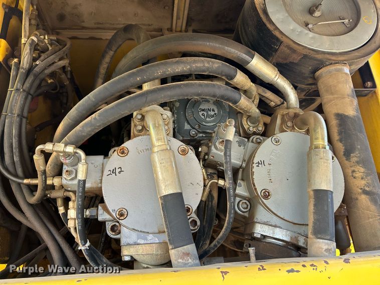 image for item NR9028 2000 New Holland EC600  excavator