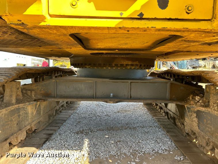 image for item NR9028 2000 New Holland EC600  excavator