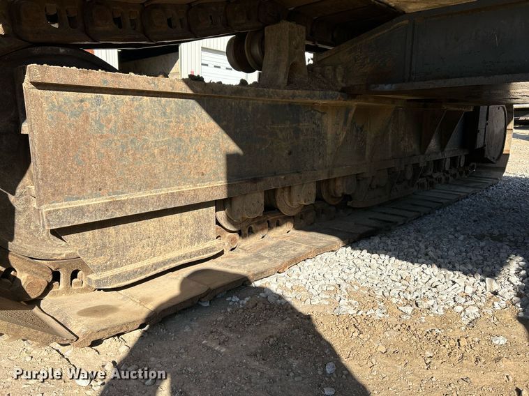 image for item NR9028 2000 New Holland EC600  excavator