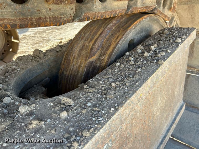 image for item NR9028 2000 New Holland EC600  excavator