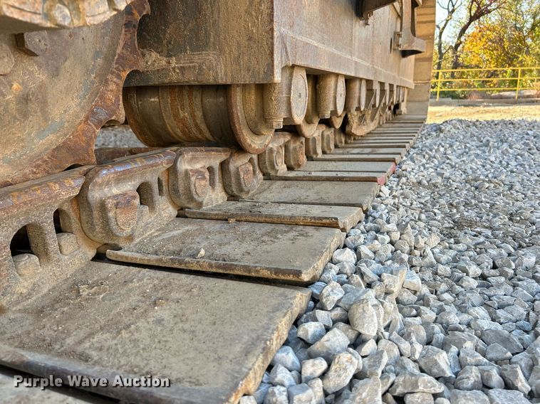 image for item NR9028 2000 New Holland EC600  excavator