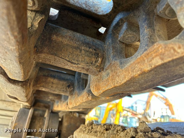 image for item NR9028 2000 New Holland EC600  excavator