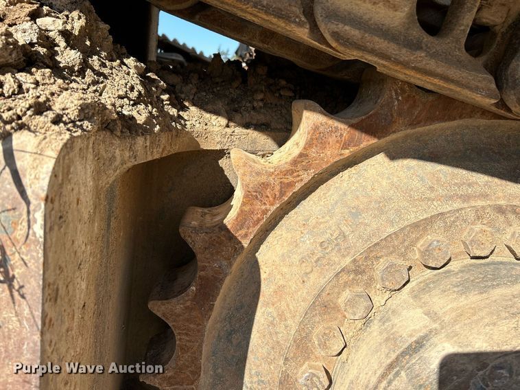 image for item NR9028 2000 New Holland EC600  excavator