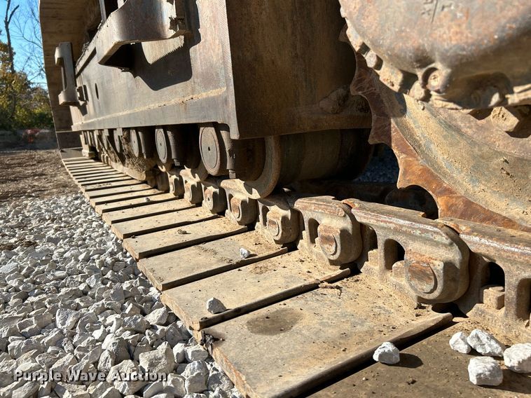 image for item NR9028 2000 New Holland EC600  excavator