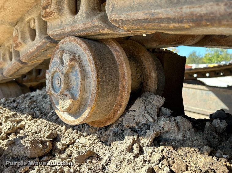 image for item NR9028 2000 New Holland EC600  excavator