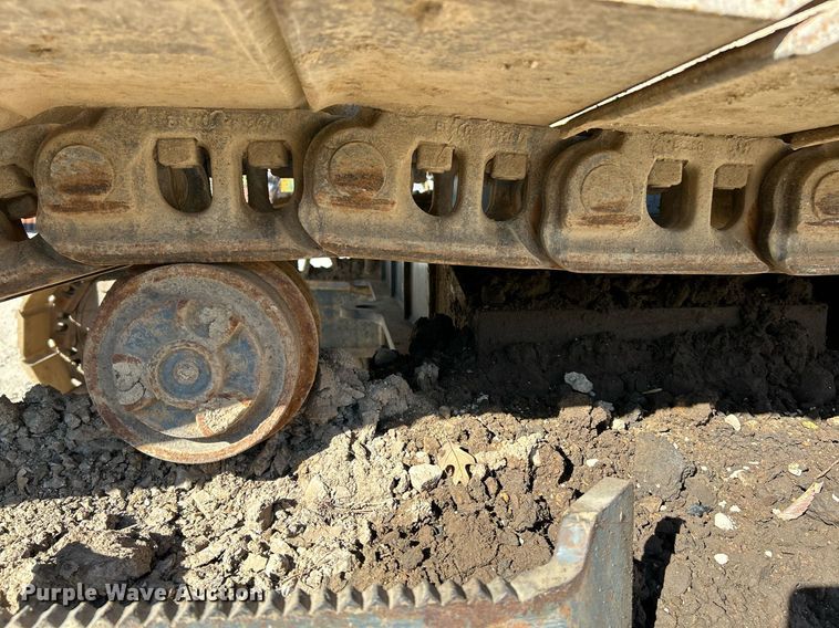 image for item NR9028 2000 New Holland EC600  excavator