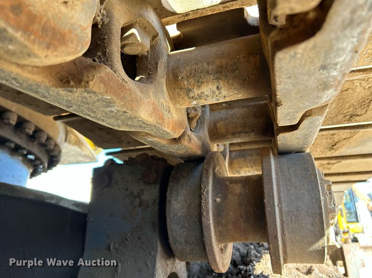 image for item NR9028 2000 New Holland EC600  excavator