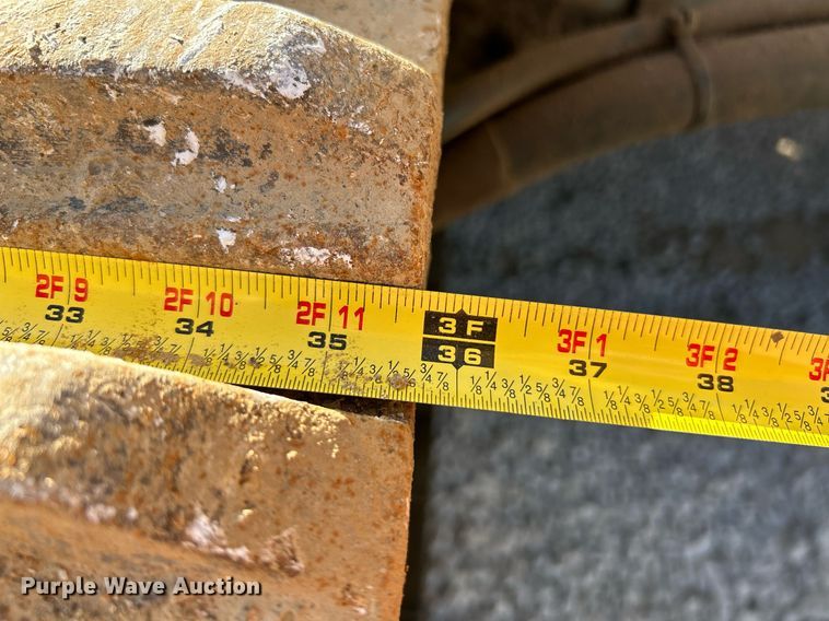 image for item NR9028 2000 New Holland EC600  excavator