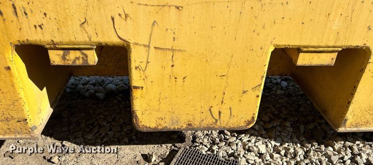 image for item NR9028 2000 New Holland EC600  excavator