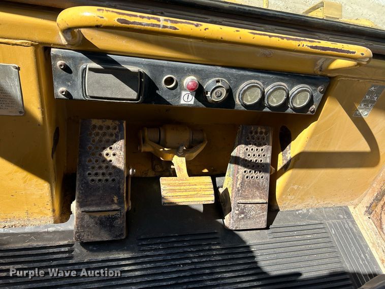 image for item NR9270 1997 Caterpillar 963B  track loader