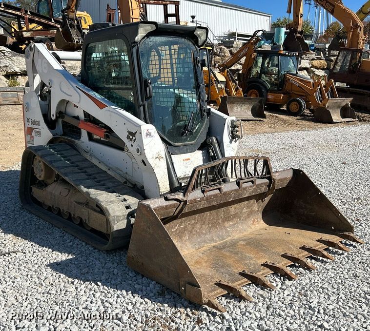 image for item NR9273 2017 Bobcat T750  tracked skid steer loader