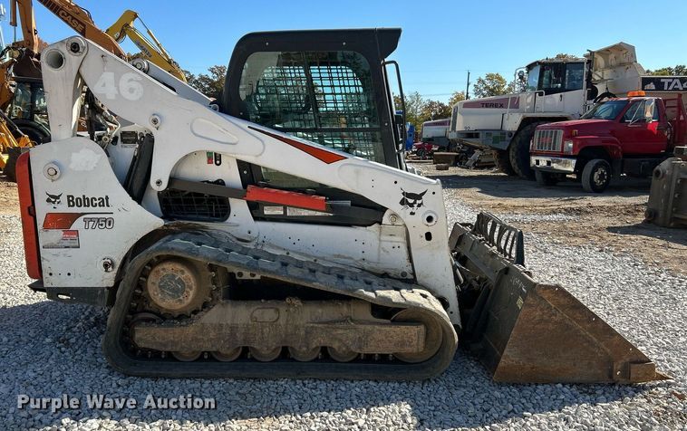 image for item NR9273 2017 Bobcat T750  tracked skid steer loader