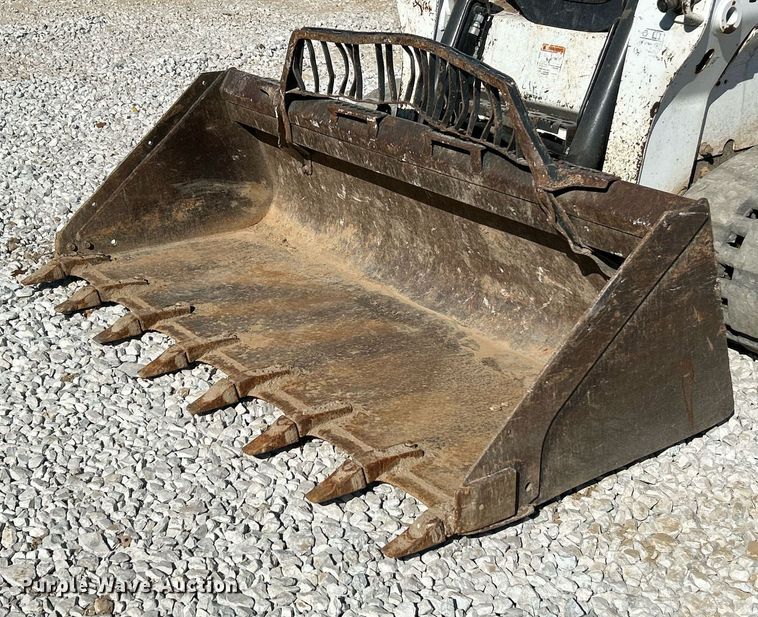 image for item NR9273 2017 Bobcat T750  tracked skid steer loader