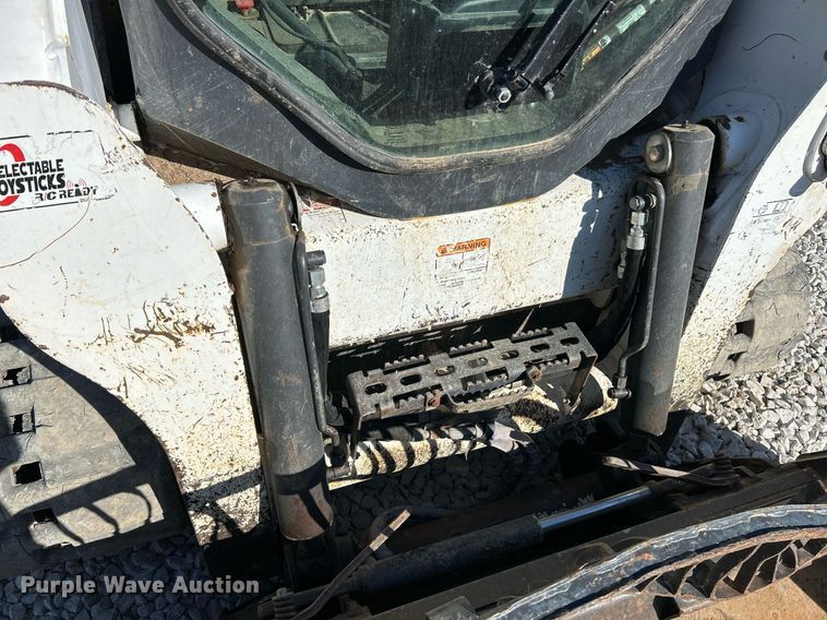 image for item NR9273 2017 Bobcat T750  tracked skid steer loader