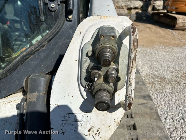 image for item NR9273 2017 Bobcat T750  tracked skid steer loader