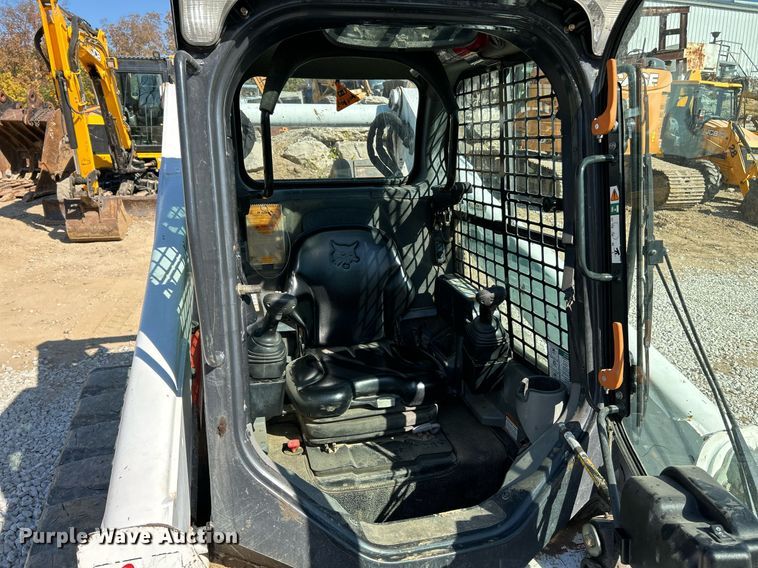 image for item NR9273 2017 Bobcat T750  tracked skid steer loader