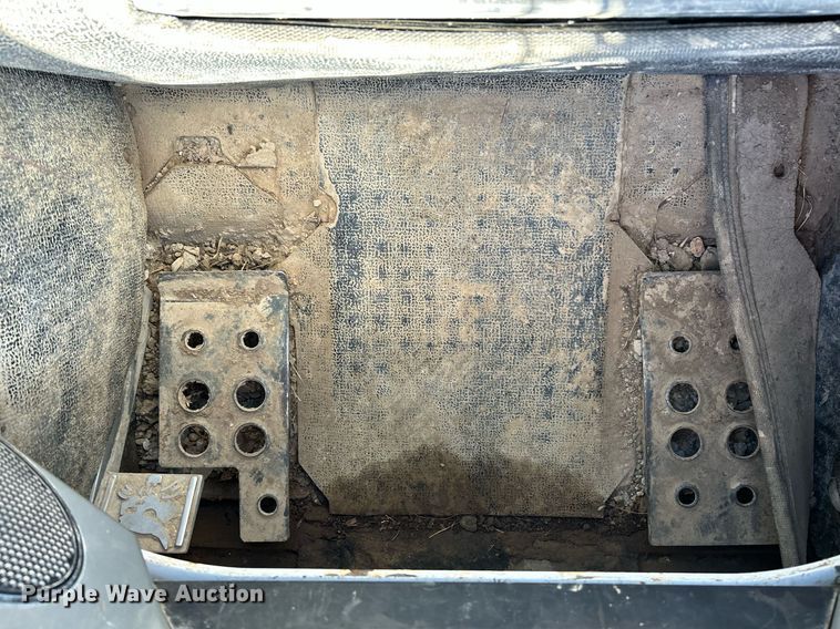 image for item NR9273 2017 Bobcat T750  tracked skid steer loader